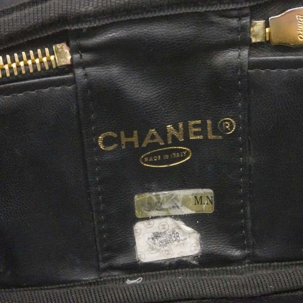CHANEL Black Caviar Leather Vanity Bag - Picture 5 of 10